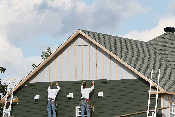 Professional Siding Replacement technician working in West Chicago, IL
